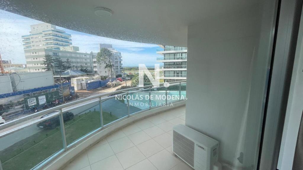 Apartamento en venta de 3 dormitorios y dependencia en Pun
