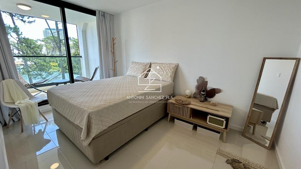 Apartamento de un dormitorio con terraza en venta a 2 cuadr