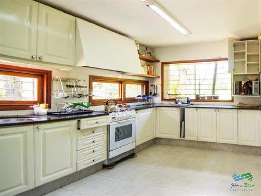 Vendo casa 4 dormitorios, terreno 3.000 m2, piscina, en Bra