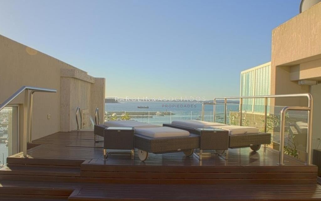 Penthouse de 4 dormitorios en venta en edificio
