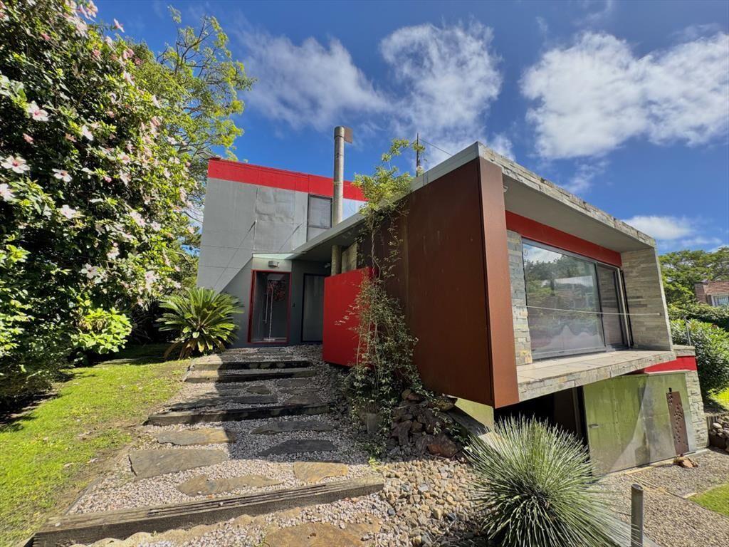 CASA EN VENTA 2 DORMITORIOS Y DEPENDENCIA - DEL