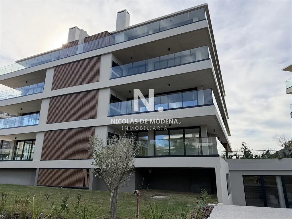 Apartamento en Pozo de 2 dormitorios. Carrasco.