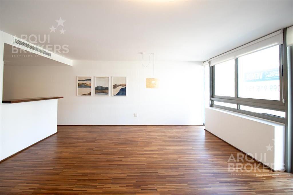 Apartamento de 2 dormitorios con garaje en venta en Punta
