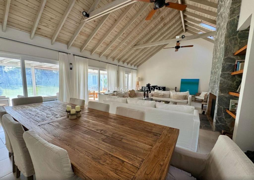 Casa de 5 Dormitorios en Laguna Blanca, La Barra