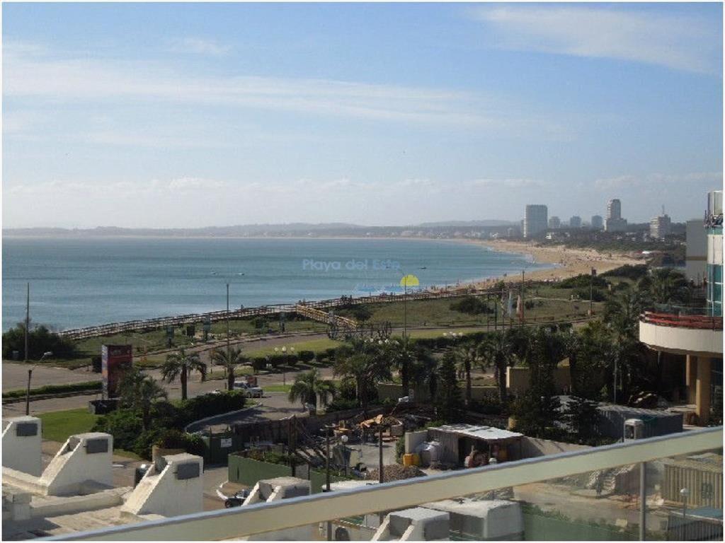 Apartamento en Venta de 3 dormitorios en Punta ,