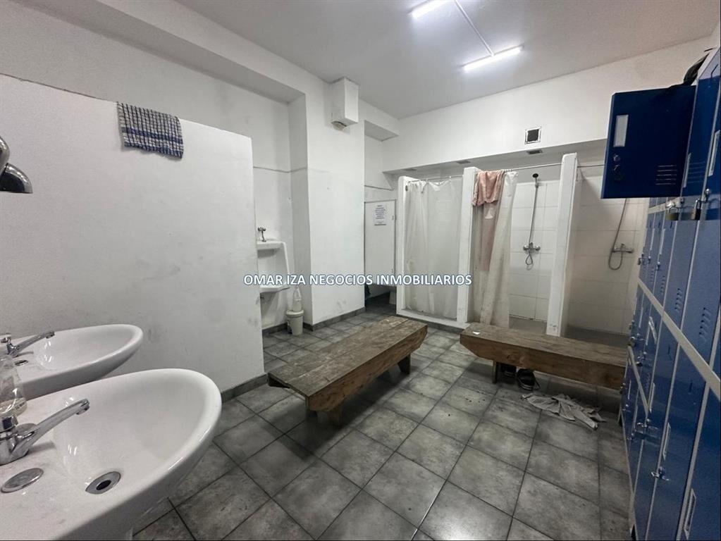 Venta local industrial Sayago, galpón deposito con oficinas