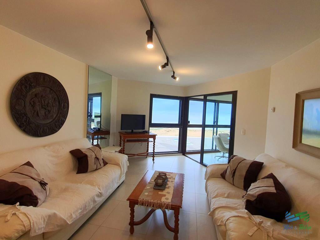En venta apartamento 3 dormitorios, vista al mar, primera l