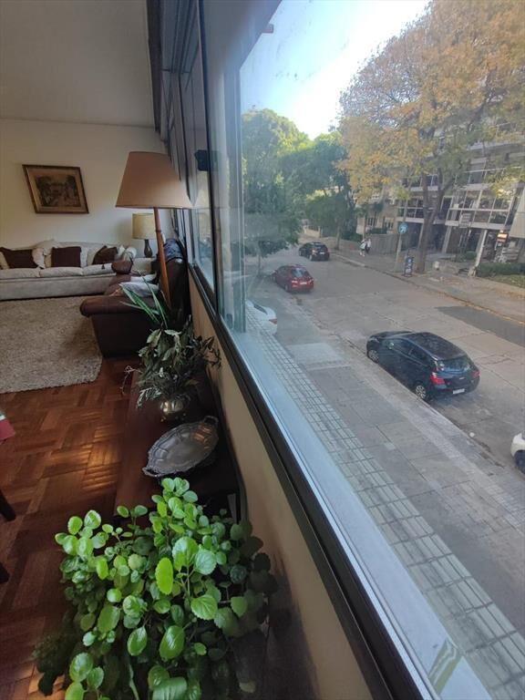 Apartamento en Punta Carretas de tres dormitorios.