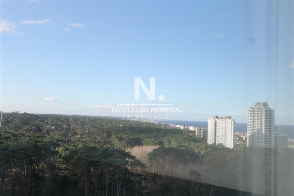Vende Elegante apartamento de 3 dormitorios a del