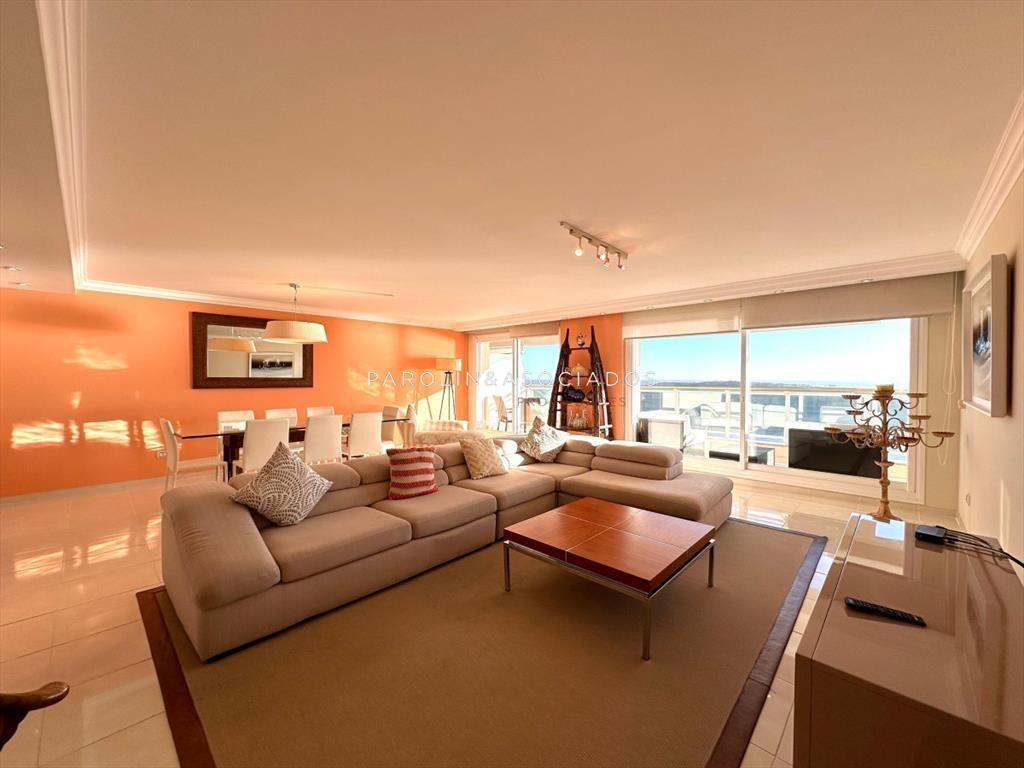 Apartamento de 4 suites en Edificio Le Jardin,