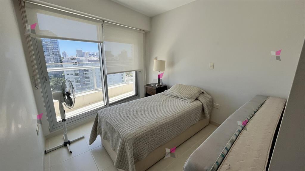 Apartamento en venta - 3 dormitorios + dependencia - Punta