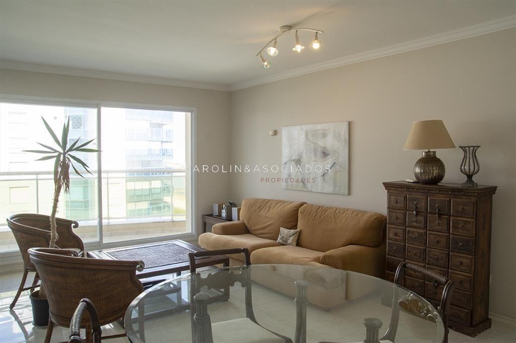 Apartamento de 3 dormitorios en venta frente a Playa Mansa,