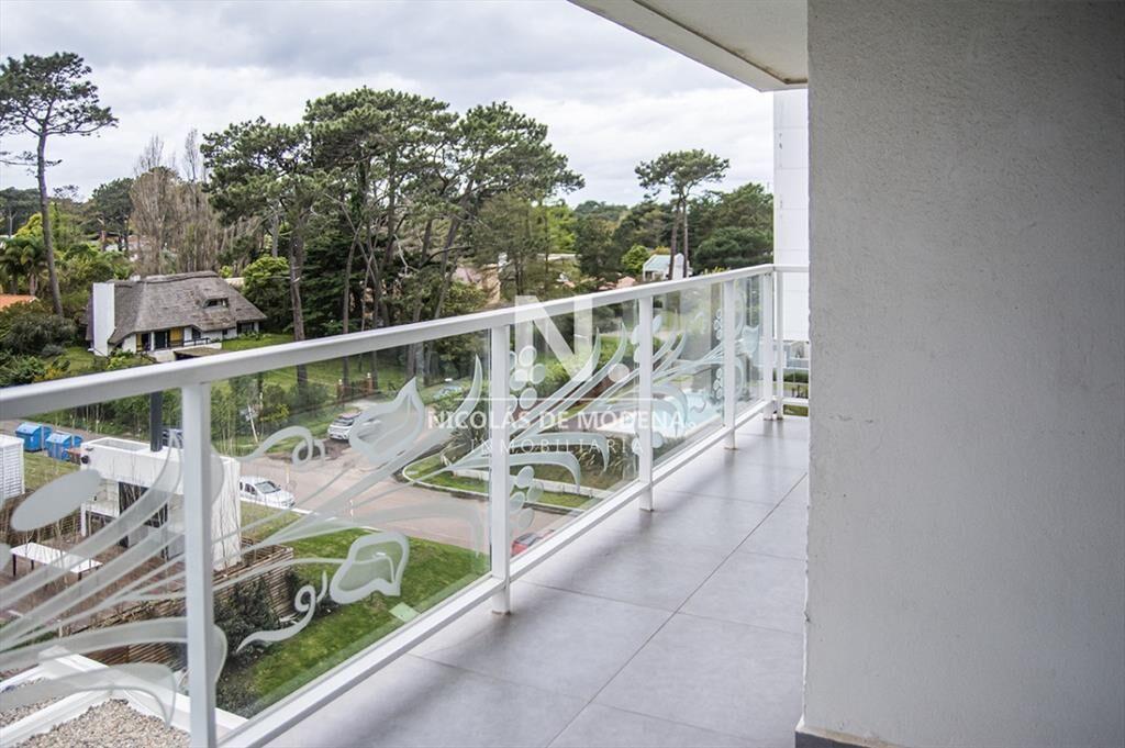 Apartamento en venta y alquiler. Playa Mansa 2
