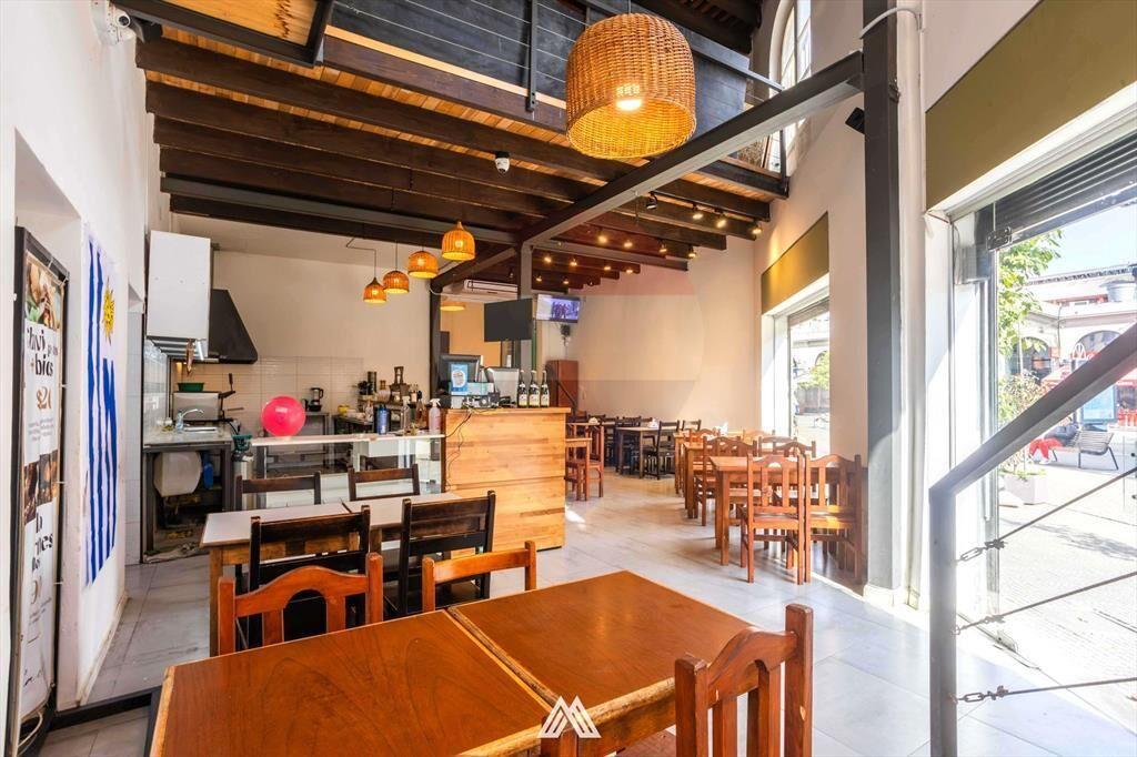 VENTA LOCAL COMERCIAL FRENTE MERCADO DEL PUERTO