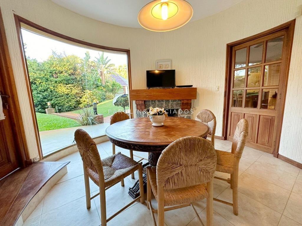 Excelente casa en venta de 5 dormitorios en Punta