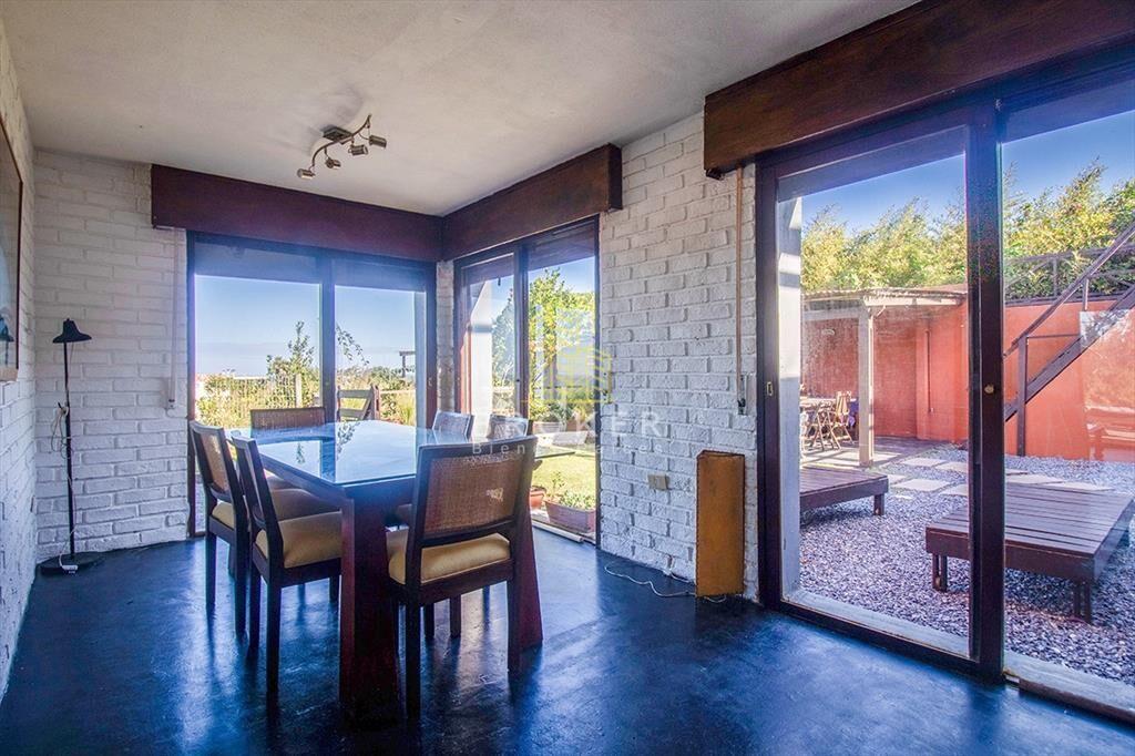 Venta de casa de 4 dormitorios mas dependencia en