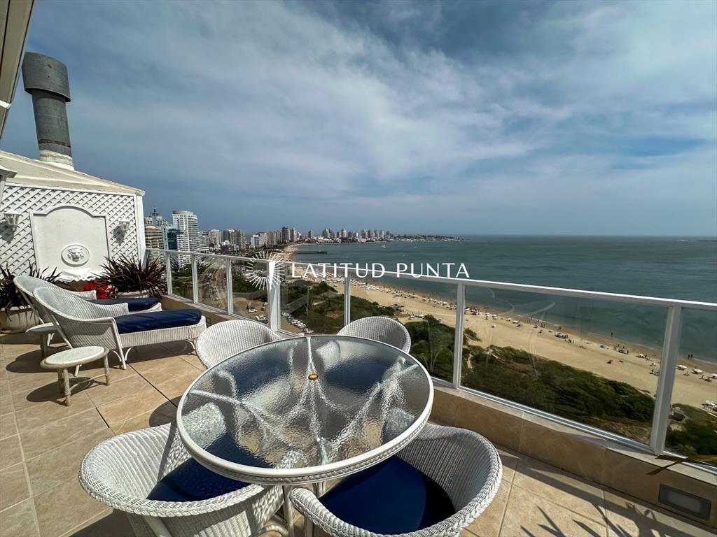 Mansa, pent house sobre primera linea