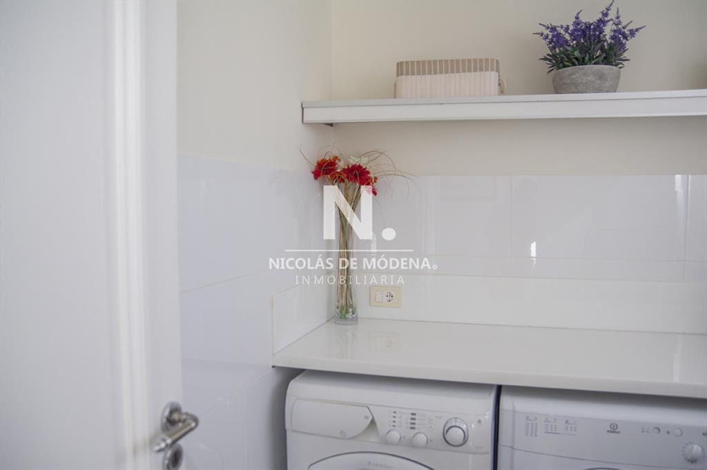 Vende apartamento de 3 dormitorios en Torre I, al