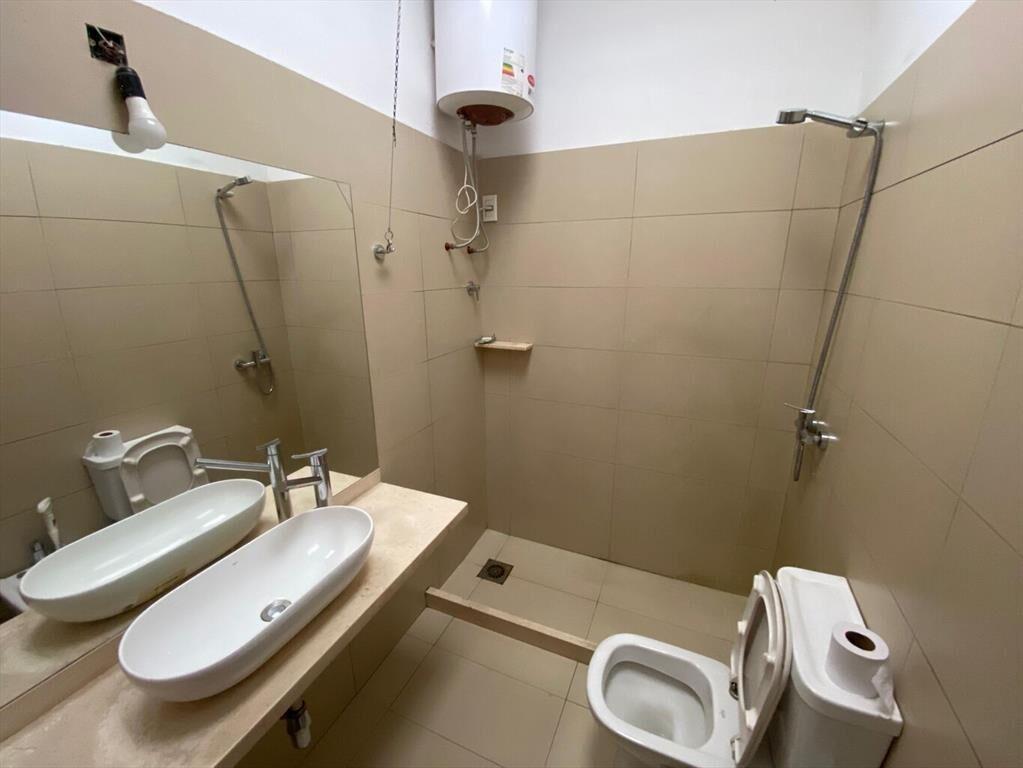 Padrón único, vivienda u oficinas + deposito. Gran potencia