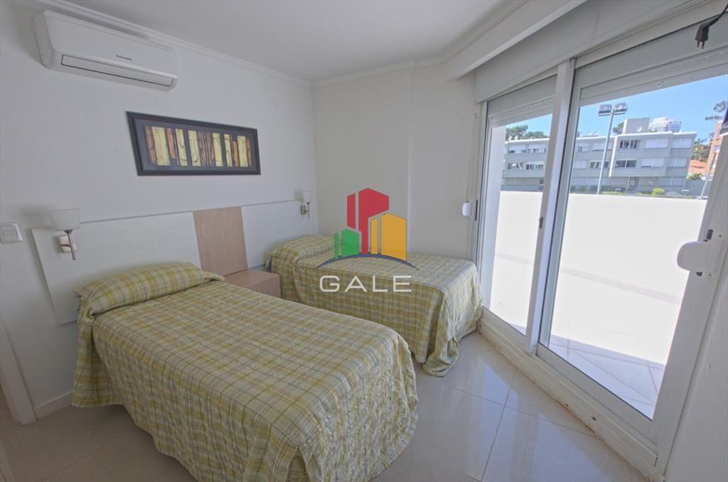 Apartamento en venta 3 dormitorios con parrillero