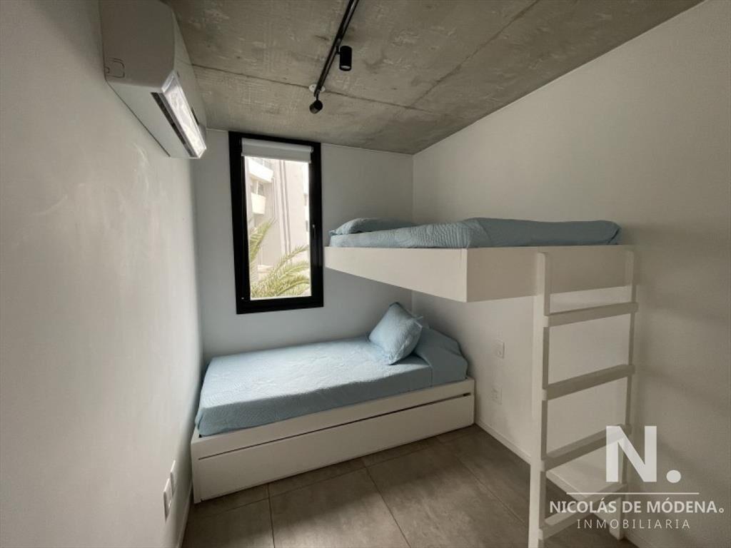 Vende apartamento en Manantiales de 2 dormitorios.