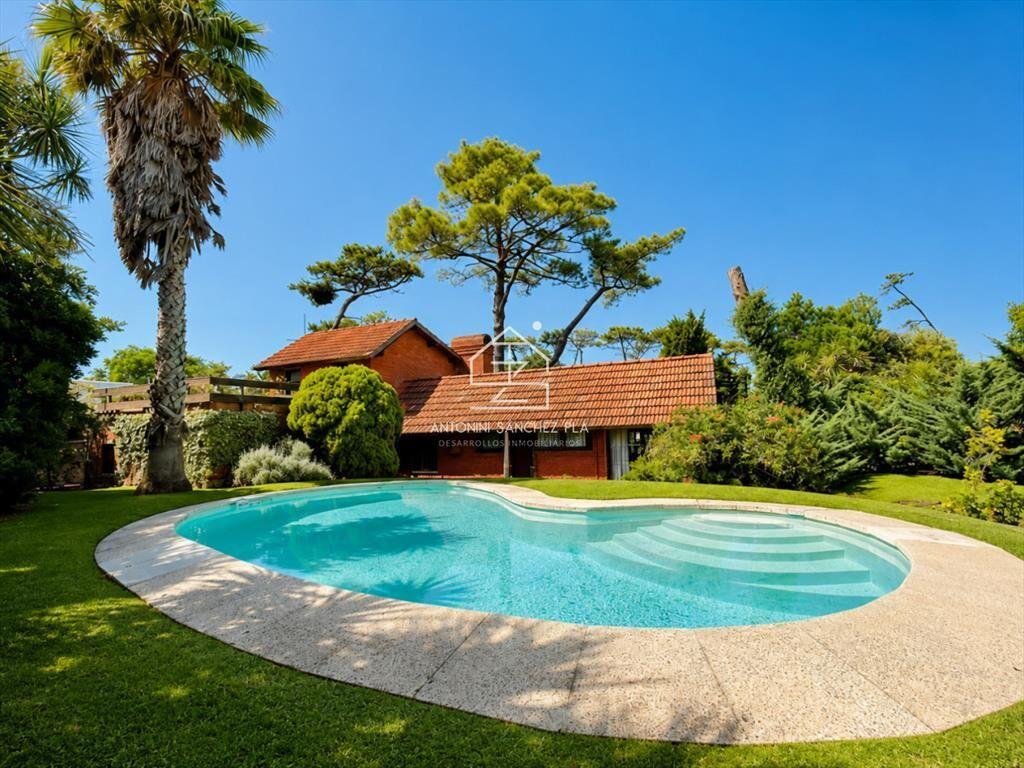 Excelente Casa de 4 Dormitorios en Playa Mansa -