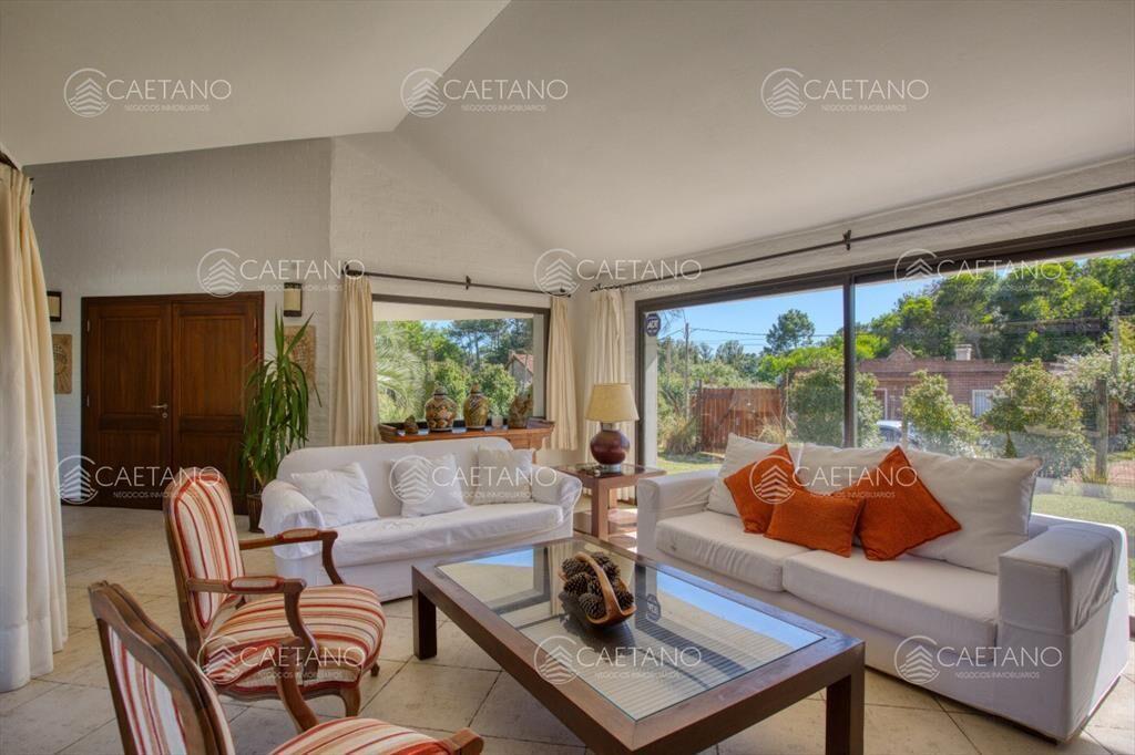 Excelente casa con piscina en alquiler en Rincon