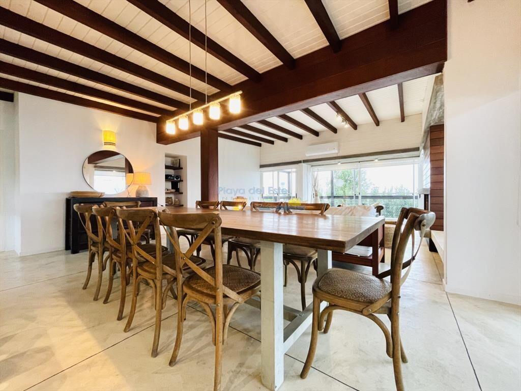 Excelente Casa de 5 Dormitorios en Manantiales,