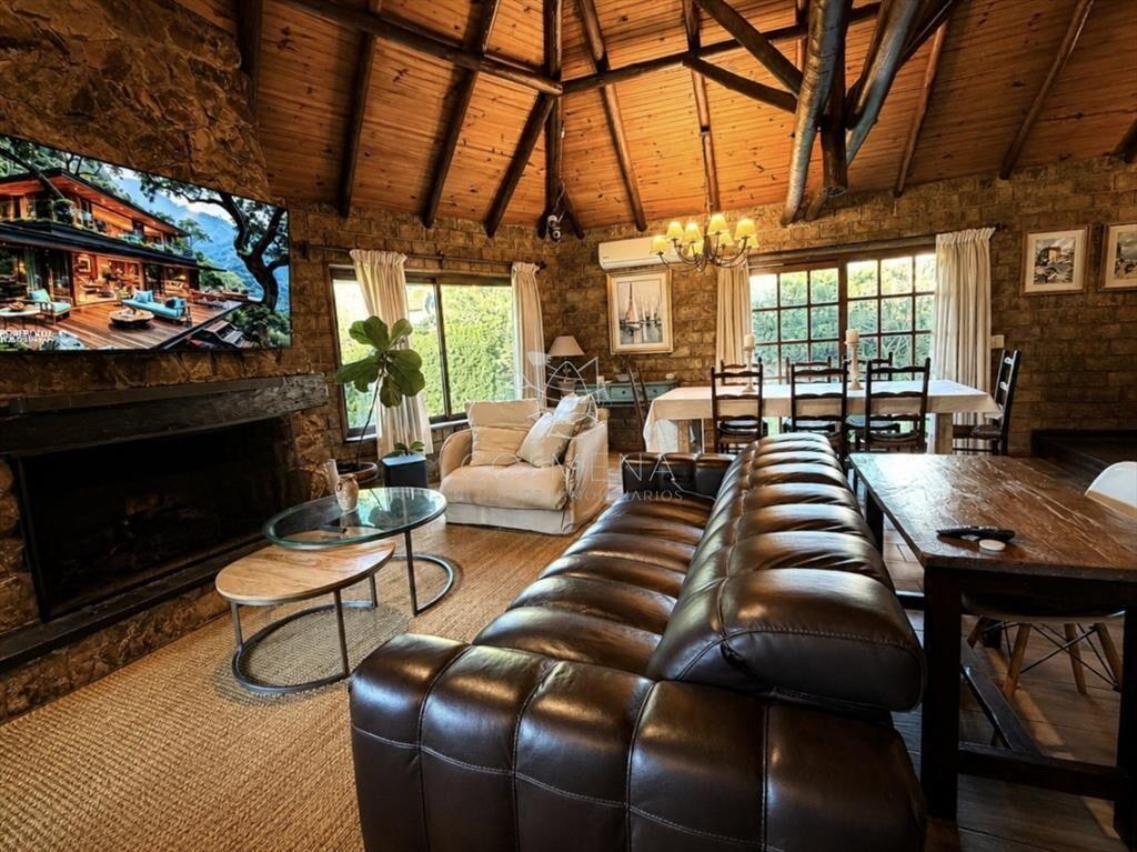CASA EN VENTA Y ALQUILER ANUAL EN PINARES