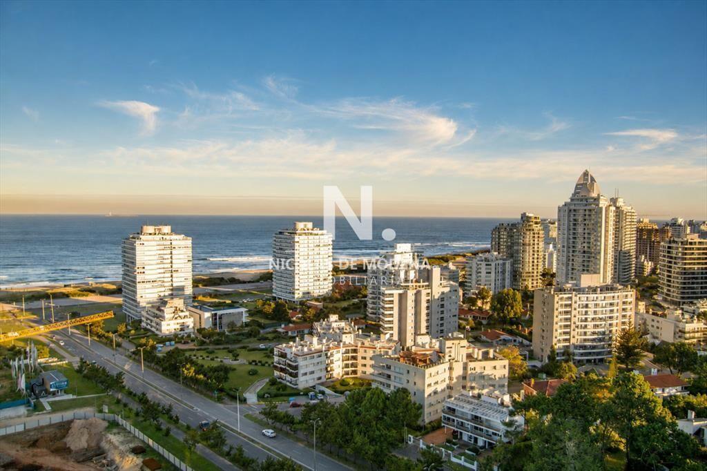 En venta apartamento de 2 dormitorios en Punta