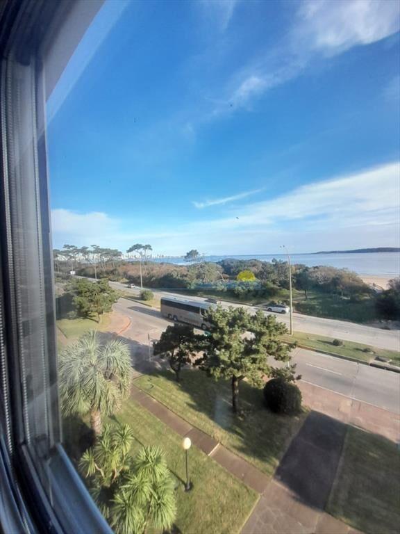 Apartamento en venta de 3 dormitorios en playa al