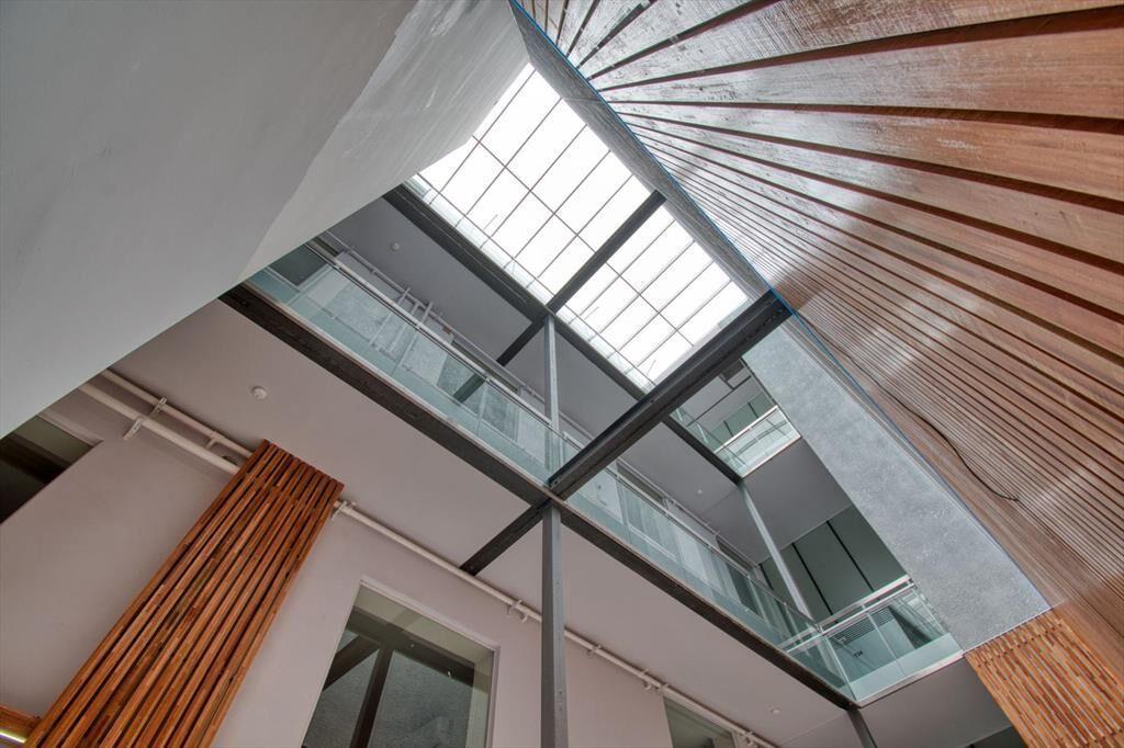 Edificio en venta, 12 apartamentos + local comercial, 1449