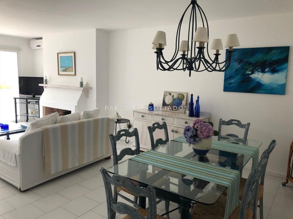 Apartamento de 2 dormitorios en venta en Pinares