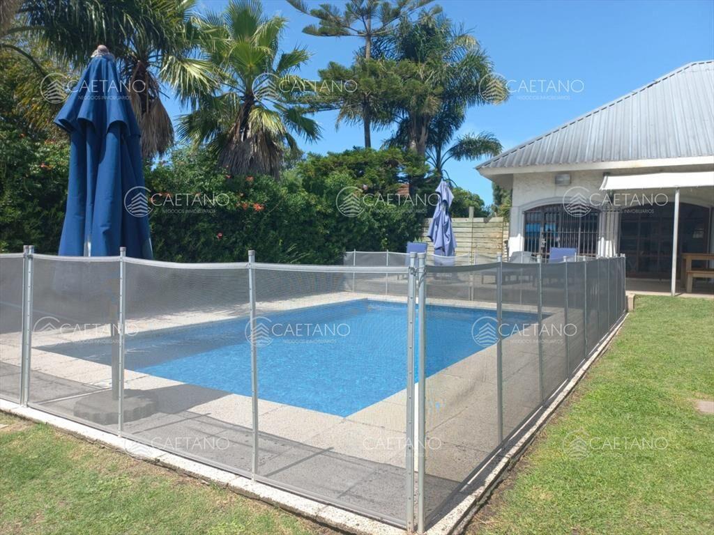 Vende casa de 3 dormitorios totalmente reformada. Con pisci
