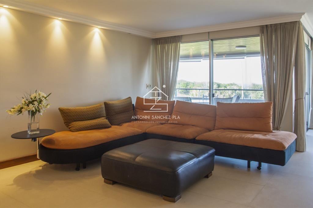 Apartamento de 4 dormitorios en Punta del Este frente al ma