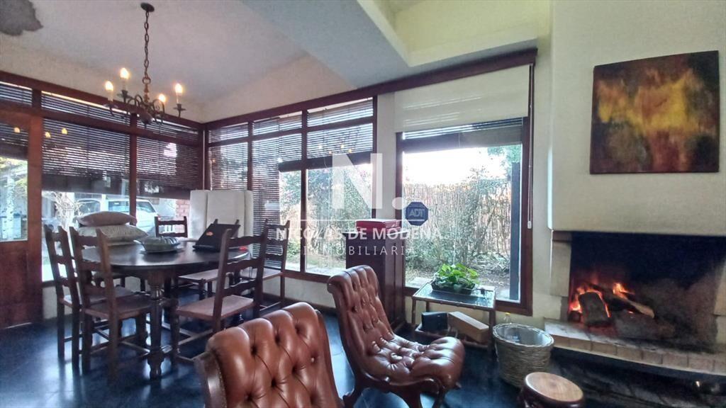 Vende casa de 3 dormitorios (incluye depp), en 4
