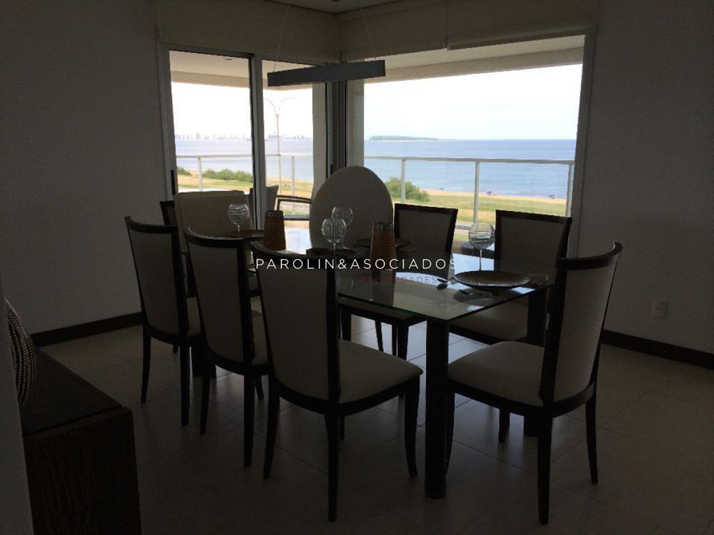 Hermoso apartamento en venta de 4 dormitorios en Ville de M