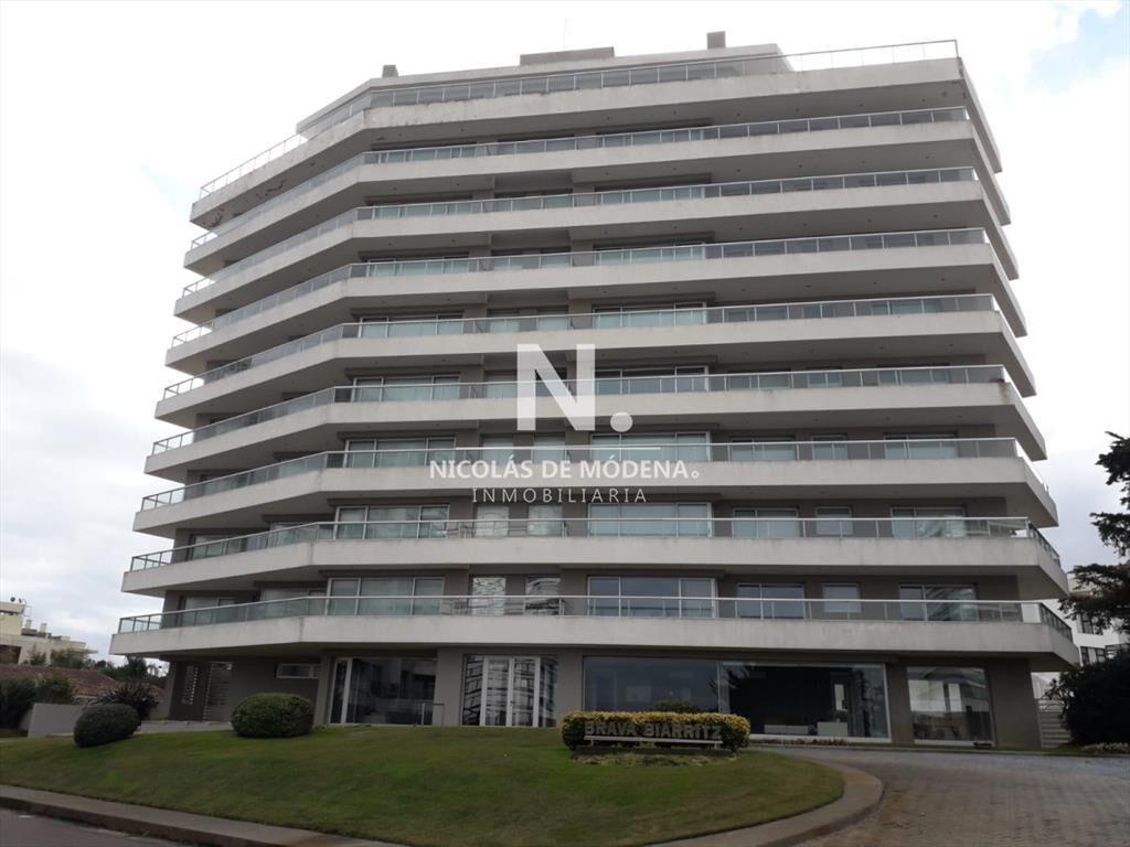 apartamento a metros de playa brava