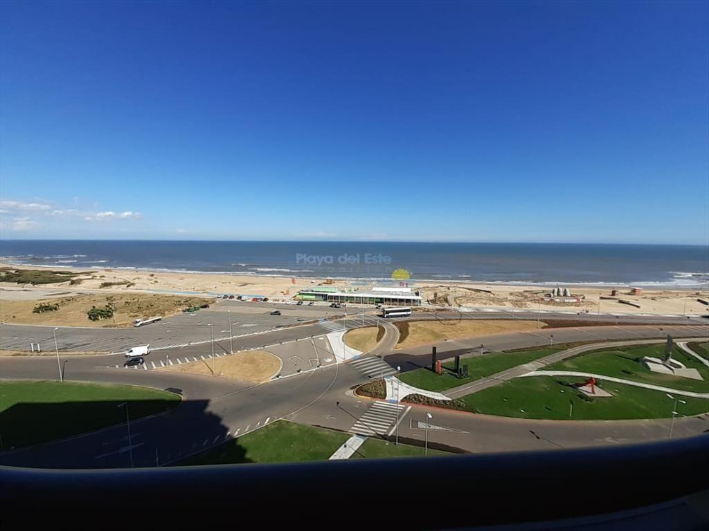 Apartamento en Alquiler de 3 Dormitorios en Punta