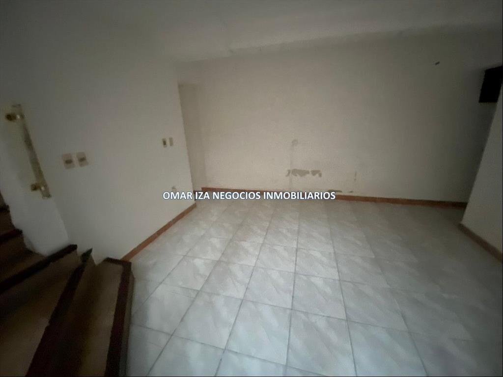 VENTA CASA LA COMERCIAL, 3 DORMITORIOS, JARDIN, 2 BAÑOS, PA