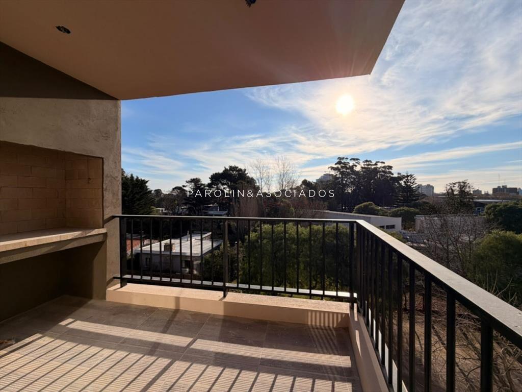 VENDE DEPTO DE 1 DORMITORIO CON PARRILLERO