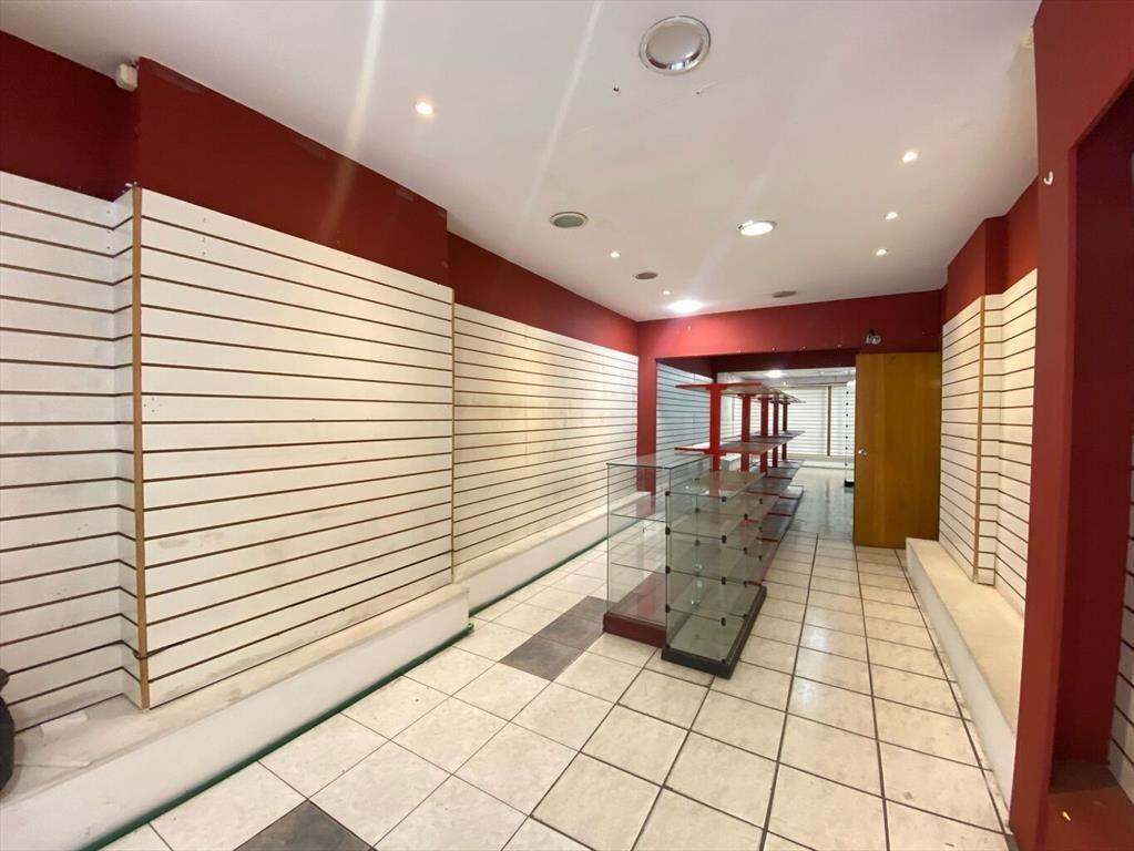 Local Comercial en Alquiler en 18 de Julio y cuareim. plaza