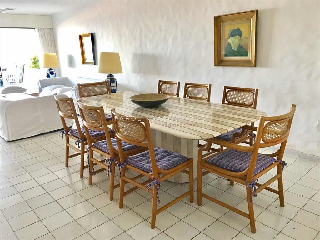 Hermoso apartamento en venta de 3 dormitorios en