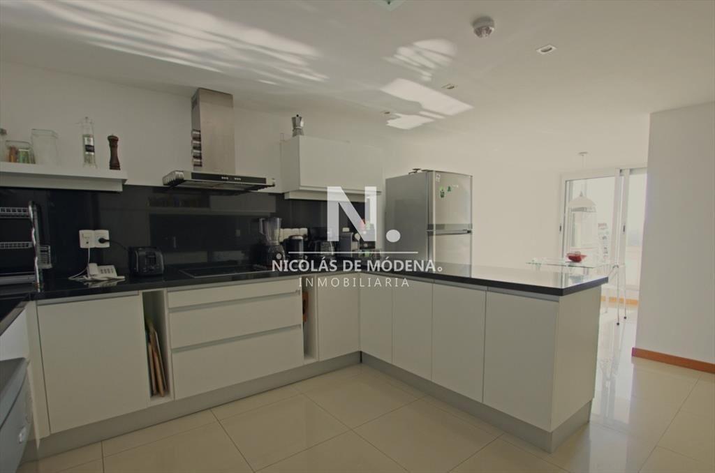 Apartamento de 3 dormitorios en torre de categoría - Prime