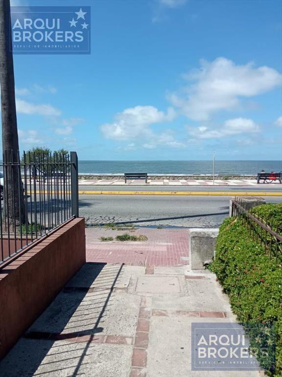 Venta con renta apartamento dos dormitorios en Malvín