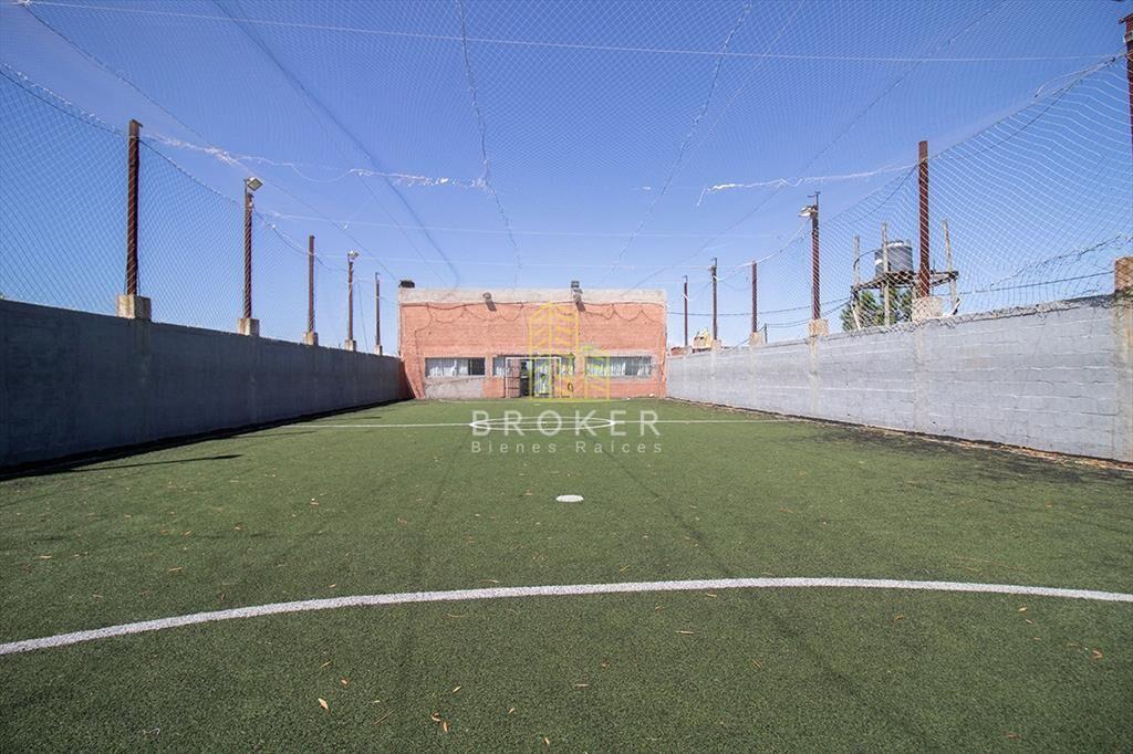 Venta de local comercial y cancha de futbol 5