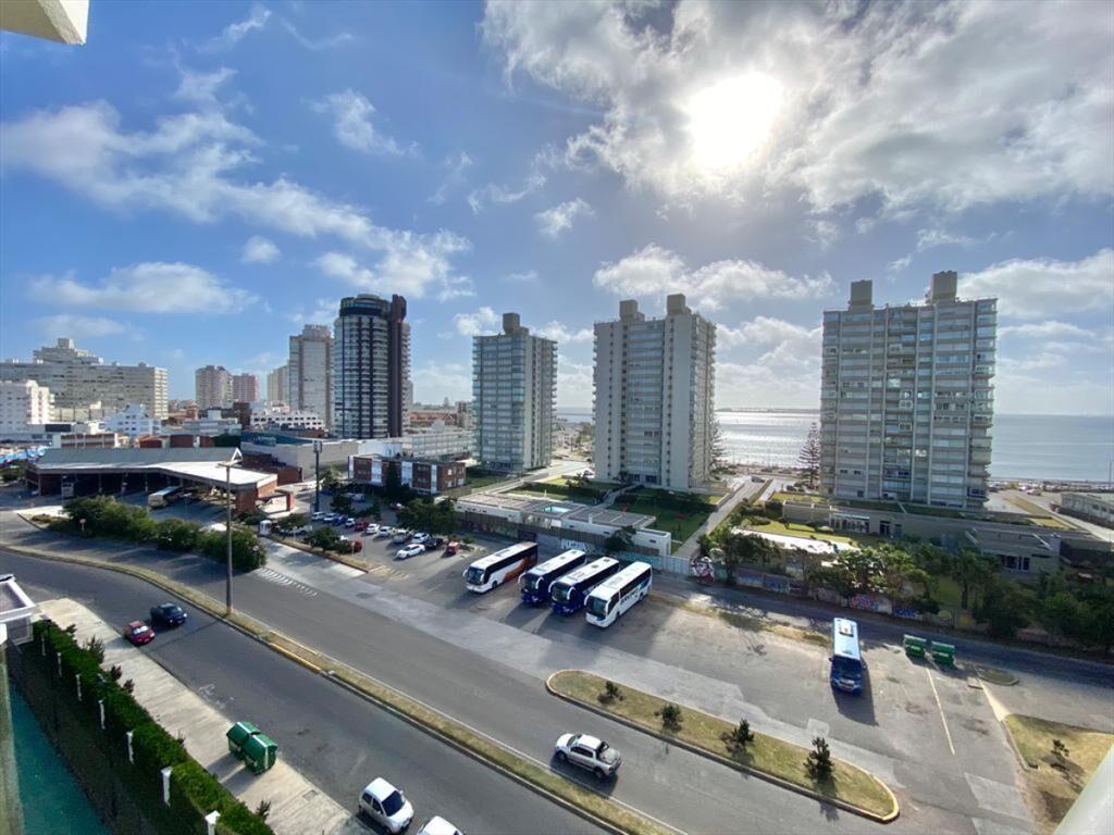 ALQUILER TEMPORARIO DE APARTAMENTO DE 2 EN PUNTA