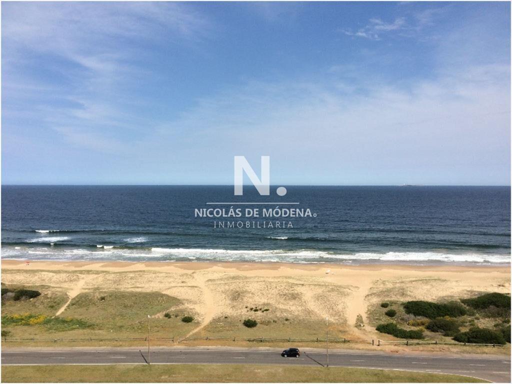 Vende gran departamento en Tiburon III, Punta del
