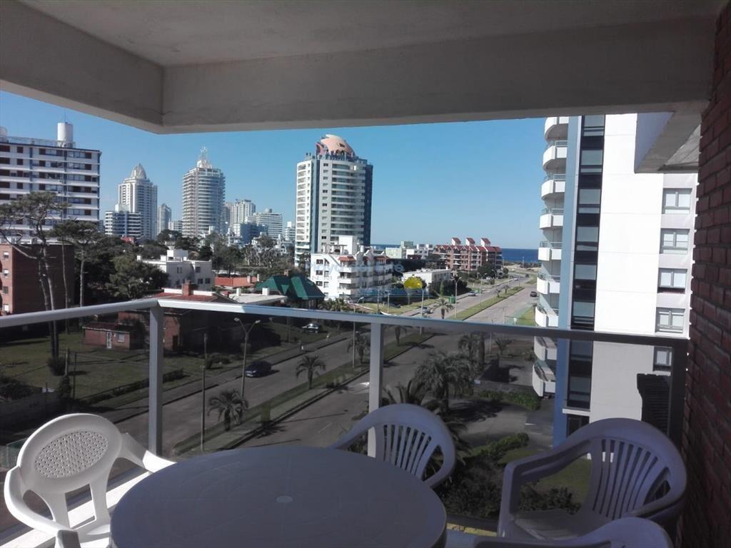 Apartamento en Venta de 2 dormitorios y medio en