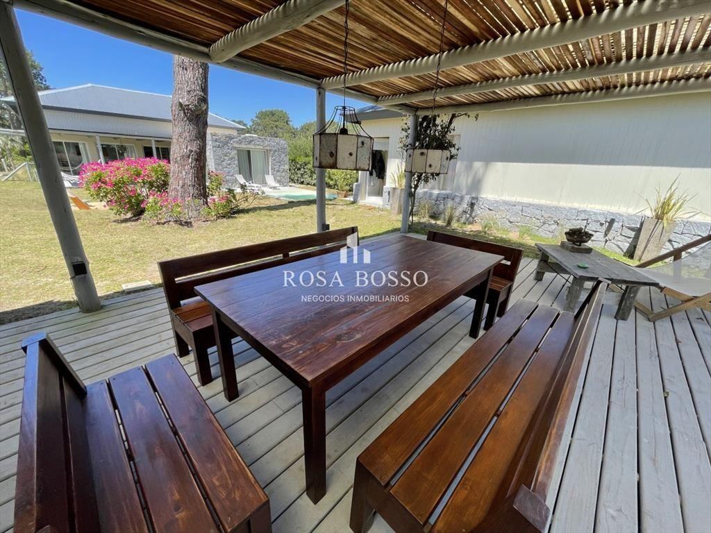 Casa en alquiler con piscina José Ignacio